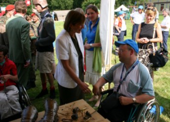 Schirmherrin, Frau Köhler, zu Besuch im Camp. Bei einem Gespräch mit mir