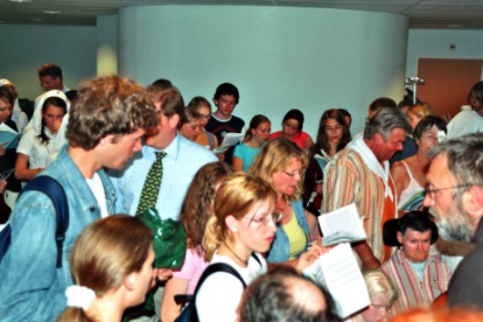 Jugendgruppe singt für uns